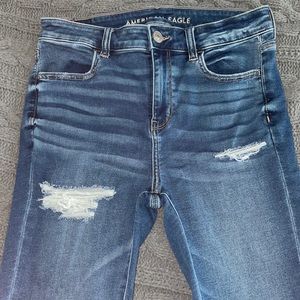 American Eagle Hi Rise Jeeging
